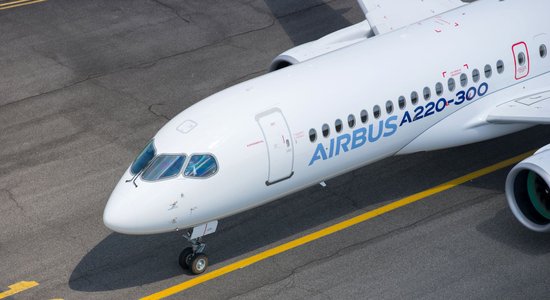 Foto: 'Bombardier' 'C-Series' lidmašīnas pārdēvētas par 'Airbus A220'