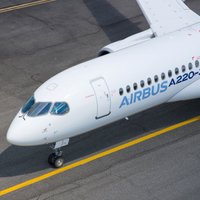 Foto: 'Bombardier' 'C-Series' lidmašīnas pārdēvētas par 'Airbus A220'