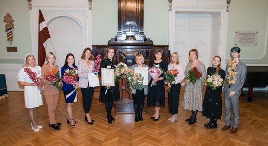 Labākie Latvijas angļu un vācu valodas skolotāji sveikti ar LU 'Ekselences balvu'