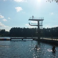 10 metrus augsts tramplīns, sala un dabas takas – Lietuvas ziemeļu valdzinājums