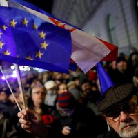 Polijā telekanālam piemēro 357 000 eiro sodu par 'negodīgu' protestu attēlošanu