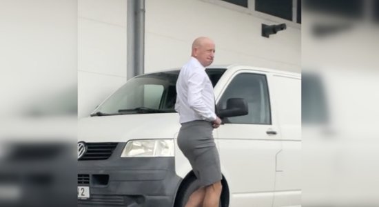 Фактчек: мужчина на каблуках из вирусного видео — не "старший офицер НАТО"