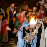 Rietumu kristīgā pasaule sāk svinēt Kristus dzimšanas svētkus