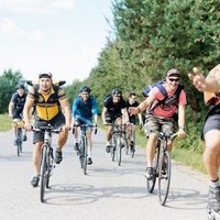 'Ātruma cilts': Auto braukšanas ātrums Rīgā pārsteidz pasaules velokurjeru čempionāta dalībniekus