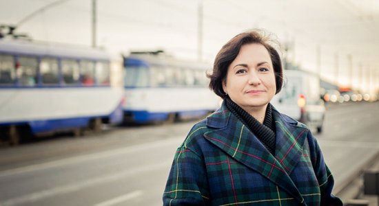 Jānomaina aptuveni 250 autobusi. Intervija ar 'Rīgas satiksmes' vadītāju Džinetu Innusu