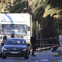 Теракт во французской Ницце: погибли минимум 84 человека (архив онлайна)