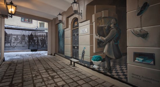 ФОТО: В Риге открылась арт-гостиница в честь Шерлока Холмса
