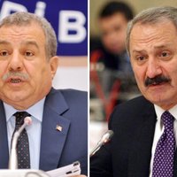 Demisionē trīs Turcijas valdības ministri