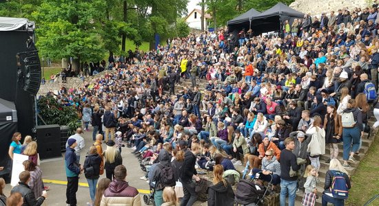 'Cepiens' un 'troļļu fermas' – izskan sarunu festivāls 'Lampa'. Teksta tiešraides arhīvs