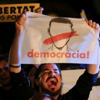 Katalonijas separātisti aicina uz protestiem pret katalāņu politiķu apcietināšanām