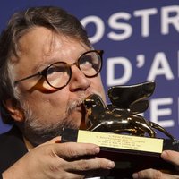 Venēcijas kinofestivāla 'Zelta lauvu' saņem Giljermo del Toro filma 'Ūdens forma'