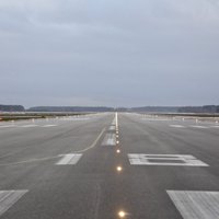 Privātas lidmašīnas dēļ Rīgas lidostā radušās izmaiņas lidojumu sarakstā