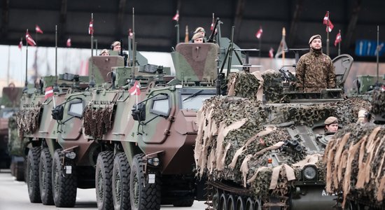 ФОТО: военная техника и солдаты на праздничном параде