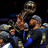 'Warriors' izcīna trešo NBA čempionu titulu četros gados