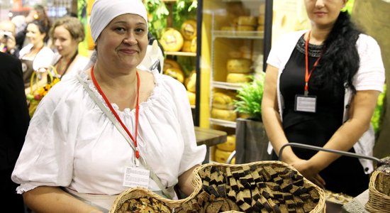 Foto: Ķīpsalā sākusies ikgadējā pārtikas izstāde 'Riga Food'