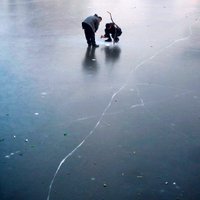 Черный лед: за два дня в водоемах Латвии погибли шесть человек