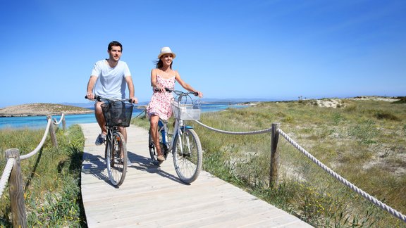  pāris izbrauciens velosipēds