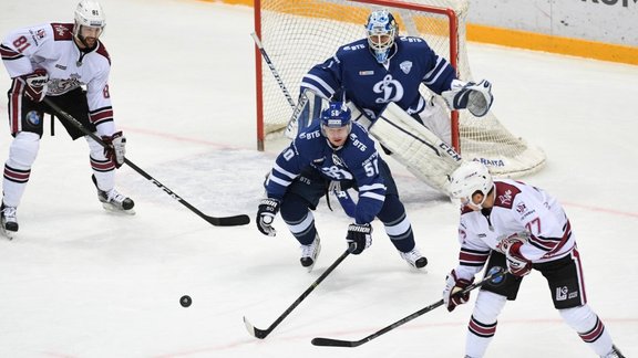 Dynamo Moscow Maxim Solovyov, Alex Yeryomenko, Dinamo Riga Colton Gillies, Patrick Mullen 