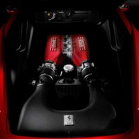Video: kā top 'Ferrari 458 Italia' superauto dzinējs