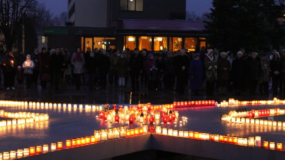 Zolitūdes traģēdijas upuru piemiņas brīdis Madonā - 2