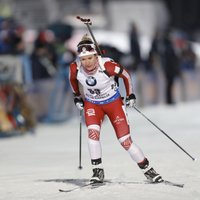 Pēc sekmīga sākuma Latvijas biatlonistus pasaules čempionāta jauktajā stafetē apsteidz par apli