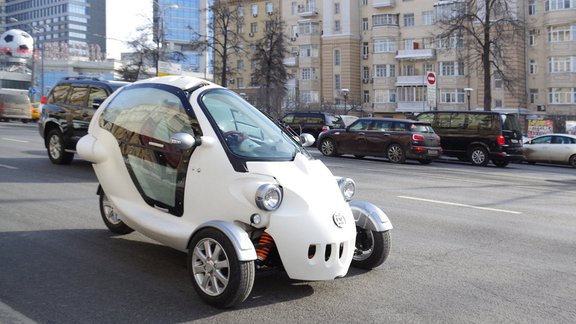 Krievu trīsriteņu elektromobilis