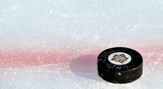 Pitsburgas 'Penguins' kļūst par pirmo komandu NHL vēsturē, kas mēnesi noslēgusi bez zaudējumiem