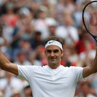 Septiņkārtējais čempions Federers iekļūst Vimbldonas čempionāta trešajā kārtā