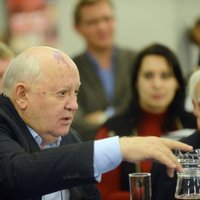 Горбачев объяснил отказ Меркель приехать в Москву 9 мая