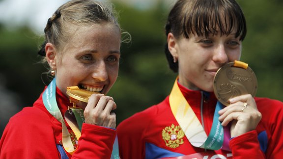 Olga Kaniskina of Russia and Anisya Kirdyapkina