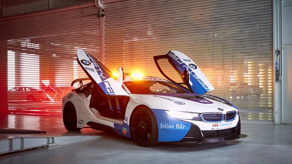 'BMW i8' kā 'Formula E' drošības auto