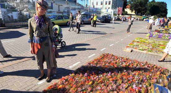 Ventspils jau pošas starptautiskajam ziedu festivālam