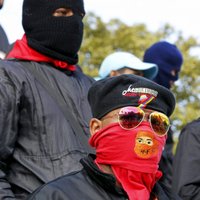 Venecuēlā nelaiķa Čavesa atbalstītāji aicina nodot varu 'revolūcijas bāzei'