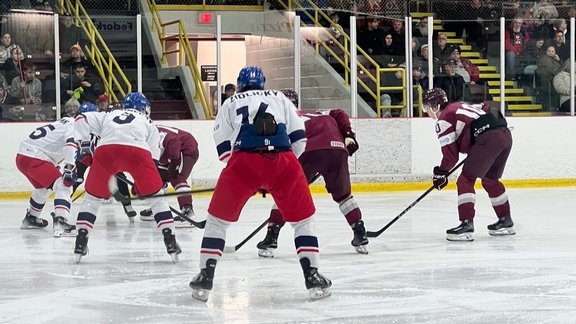 Latvijas U-20 hokejisti pirms pasaules čempionāta saņem mācību no Čehijas