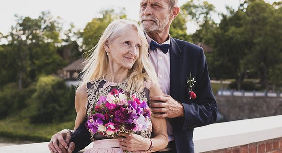 Skaisti kadri: Latviju apbur iedvesmojoša pāra kāzu foto