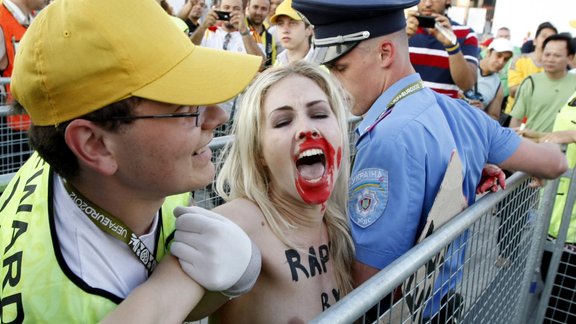 FEMEN akcija Euro 2012 - 11