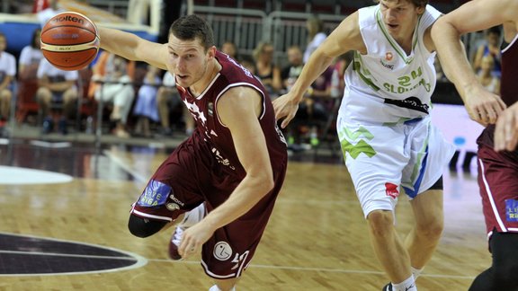 Latvijas basketbola izlase pārbaudes spēlē apspēlē Slovēniju - 10