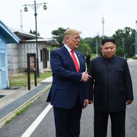 ФОТО: Трамп встретился с лидером КНДР Ким Чен Ыном на границе двух Корей