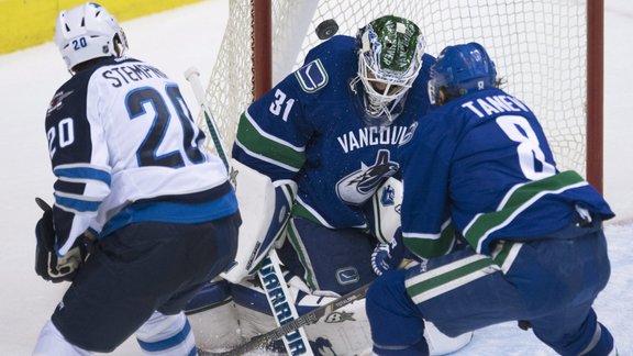 NHL spēle: Vankūveras Canucks - Vinipegas Jets - 2