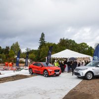 ФОТО: В Риге начали строить крупнейший в Балтии автосалон Jaguar Land Rover