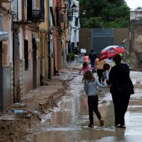 Plūdu dēļ Spānijā 250 000 bērnu nevar apmeklēt skolu