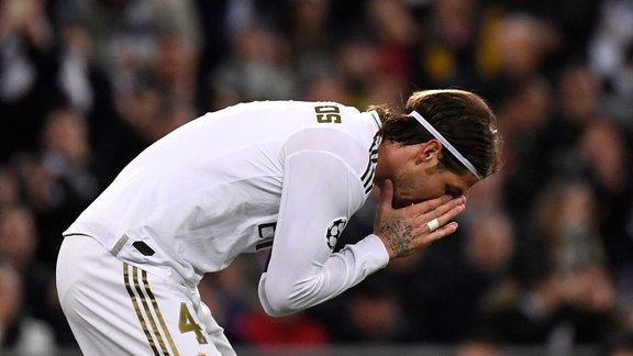'Real Madrid' par trešdaļu samazinās futbolistu un vadības atalgojumus 'Real Madrid' par trešdaļu samazinās futbolistu un vadības atalgojumus