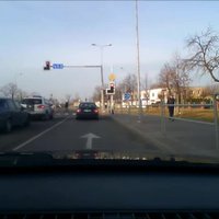 ВИДЕО: Водители BMW ездят по своим правилам, даже когда полиция рядом