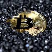 'Bitcoin' vērtība oktobrī pieauga par 28%, liecina 'Binance' dati