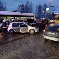 ФОТО: Из-за двух аварий трамваи №1, 2, 3, 5 и 10 задерживались на полчаса