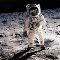 Опубликованы переговоры астронавтов о странных звуках с темной стороны Луны