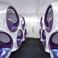 Foto: Nākotnē lidmašīnas salonā sēdvietas varētu izvietot kapsulās vienu virs otras