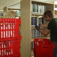 Foto: Noslēgusies bibliotēkas krājuma pārvešana uz Gaismas pili