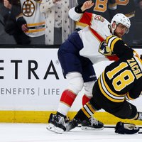 Balinskis uzvarētā mačā spēlē uzbrucēja pozīcijā; "Panthers" un "Bruins" hokejisti izkaujas