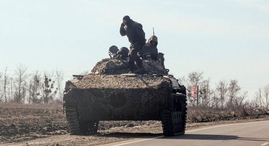 Ukraina un Rietumi spriež par modeli "teritorijas apmaiņā pret dalību NATO", ziņo laikraksts